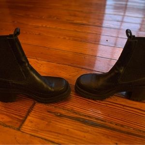 Size 39 great condition leather boots with 2.5 heal